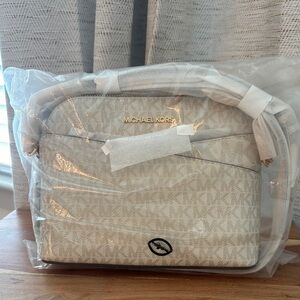 Michael Kors Cream Crossbody Bag - Jet Set Travel